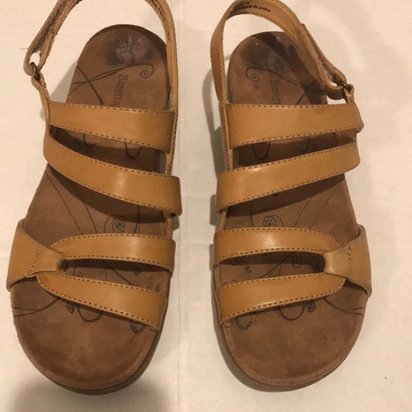 BareTraps Shoes - Baretraps Tan sandals - Sz 7